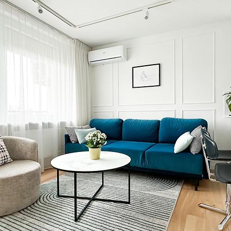 Stylowy Apartament Przy Metrze ワルシャワ エクステリア 写真
