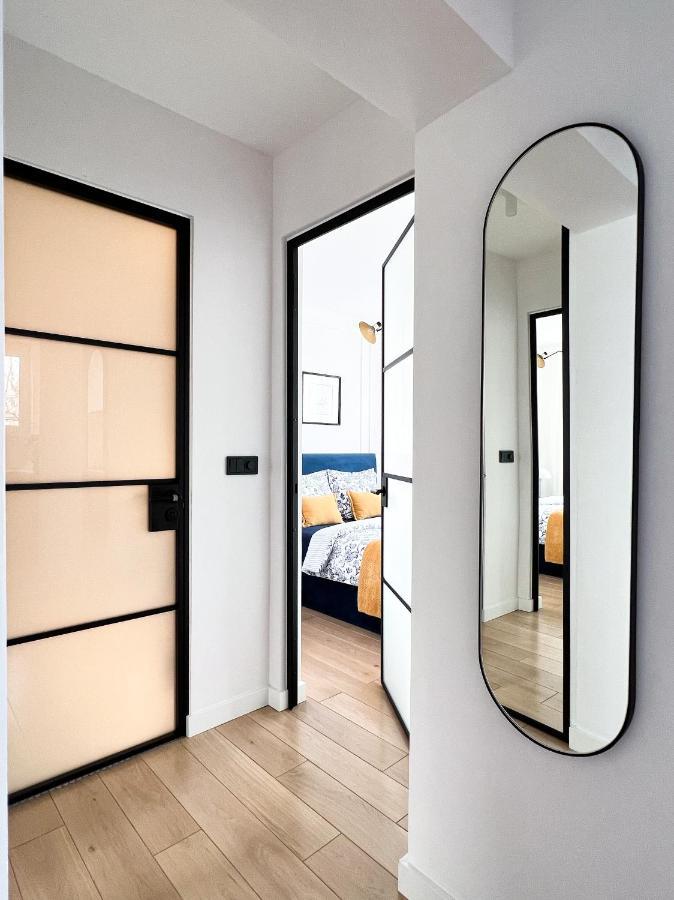 Stylowy Apartament Przy Metrze ワルシャワ エクステリア 写真